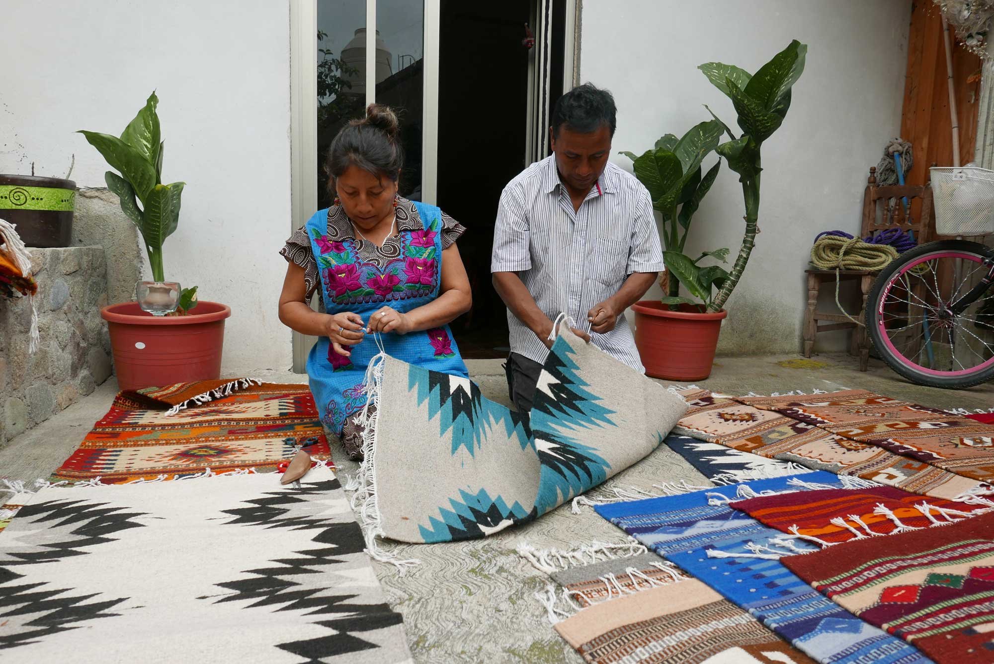 Artisan Weaving Mexican Zapotec Rugs in Teotitlan de Valle Mexico