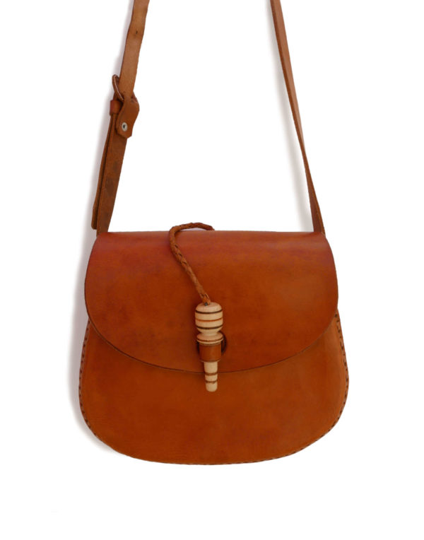 Leather Cross Body Bag - www.nidocollective.com #handmadeleatherbag #leathercrossbodybag