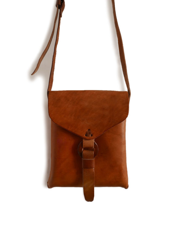 Small Messenger Bag - www.nidocollective.com #leatherenvelope #leathercrossbodybag #smallleathermessengerbag