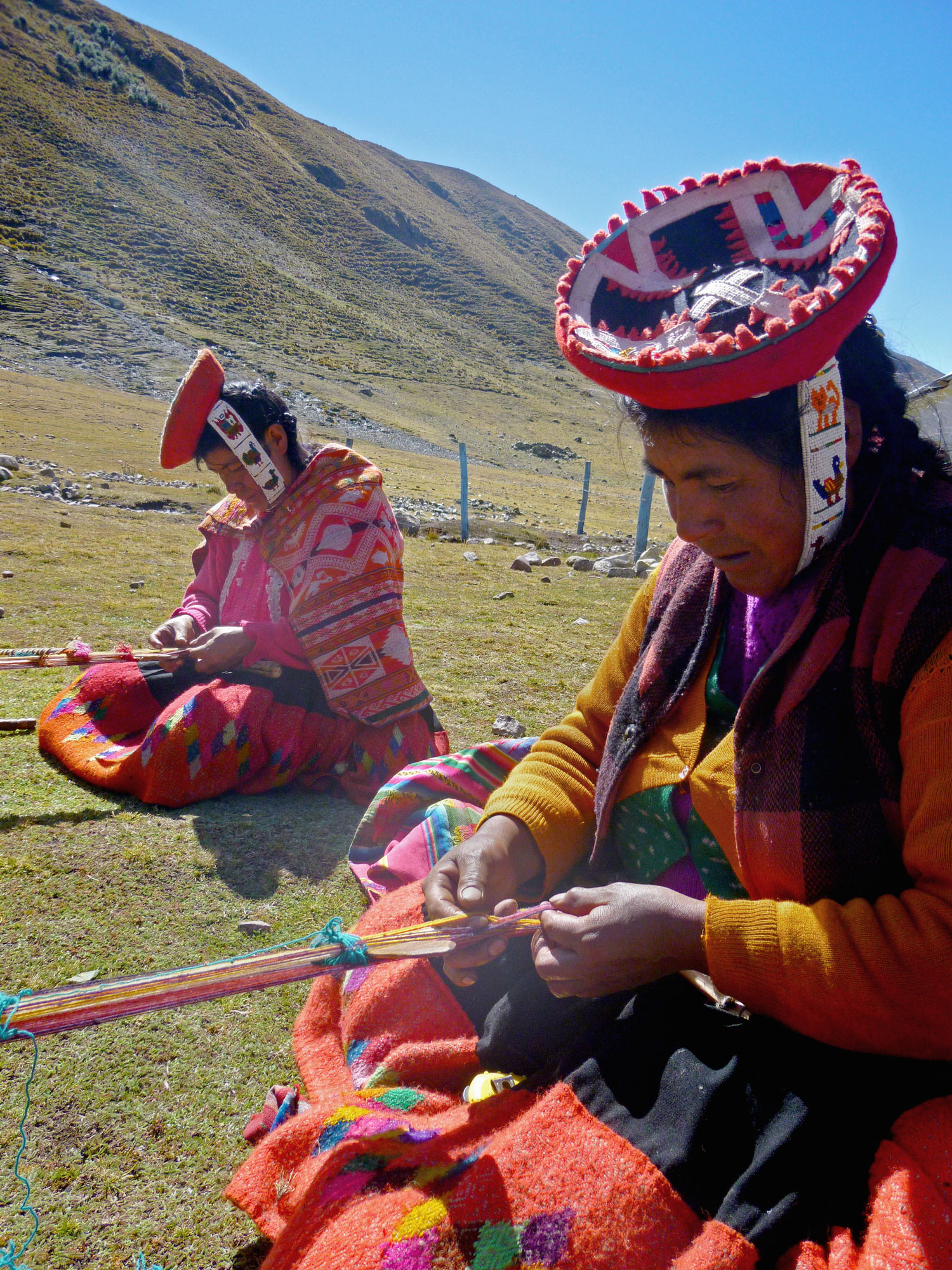 Artisan Weavers in Peru - www.nidocollective.com